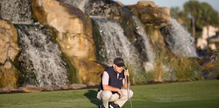 person golfing at Boca WEst - Private Jet Service blog